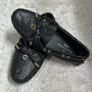 Super cute loafers, black with gold hardware, size 36